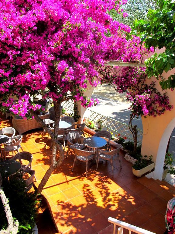 Hotel De La Plage Santa Vittoria Algajola  Buitenkant foto