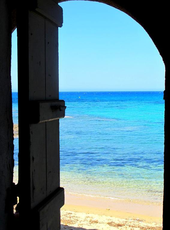 Hotel De La Plage Santa Vittoria Algajola  Buitenkant foto